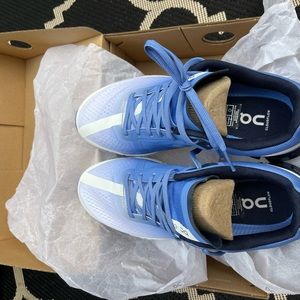 On Running Cloudflow Running sneakers. Never worn. Blue/White US Woman’s 7.5